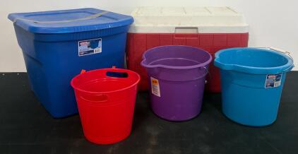 Mixed Storage Lot: Sterilite 30 Gal Tote, Coleman 40 Qt Cooler, Utility Buckets &ndash; 5 Pieces (2 Parts)