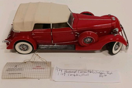 Franklin Mint 1934 Packard Convertible Sedan 1:24 Scale Red Diecast Model &ndash; Mint Condition