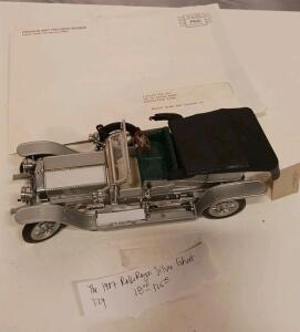 Franklin Mint 1:24 Scale 1907 Rolls-Royce Silver Ghost Model with Opening Features
