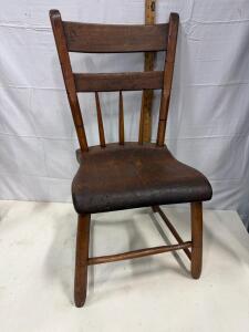 Vintage Windsor-Style Wooden Dining Chair with Spindle Backrest and Turned Legs Sp-9