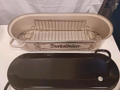 Oval Enamel Roasting Pan with Lid and Rack, 16" x 12" x 4", 10.5 Qt Capacity