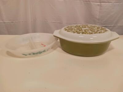 Vintage Pyrex Butterprint 1.5 Qt Divided Dish and Spring Blossom Green 2.5 Qt Casserole