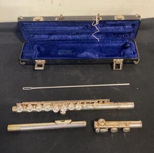 Concert Flute, Closed-Hole, Offset G, C-Foot, Silver-Plated with Hard Case and Cleaning Rod