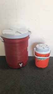 (1) Rubbermaid 5-Gallon Water Jug (1) Rubbermaid Gatorade Vintage Water Jug