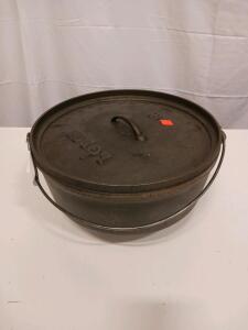 Lodge 5-Quart Cast Iron Camp Dutch Oven with Bail Handle and Feet