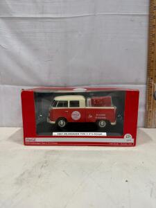 1963 Volkswagen Type 2 T1 Pickup 1:24 Diecast Model with Coca-Cola Branding and Metal Vending Machine
