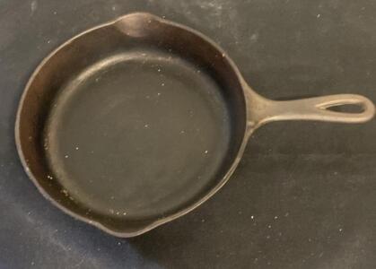 Wagner Ware Cast Iron Skillet, 9 Inch, Sidney-O, Dual Pour Spouts, Teardrop Handle, Vintage