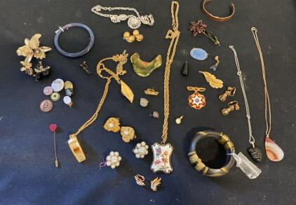 Vintage & Costume Jewelry Lot - 32 Pieces: Necklaces, Brooches, Bracelets, Earrings, Pendants
