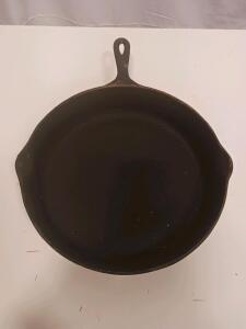 Cast Iron Skillet, 10&ndash;12 Inch Diameter, Dual Pour Spouts, Seasoned, Black Finish