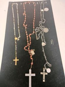 Vintage Catholic Rosary Lot &ndash; Assorted Wood, Glass, Plastic, Crucifixes, Medals, Multiple Styles