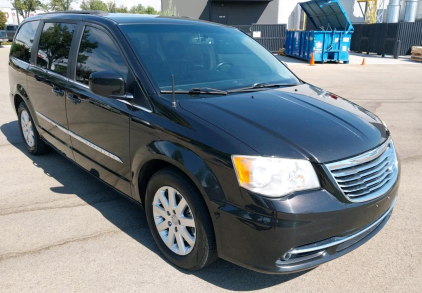 2014 CHRYSLER TOWN AND COUNTRY - 3RD ROW SEATING!