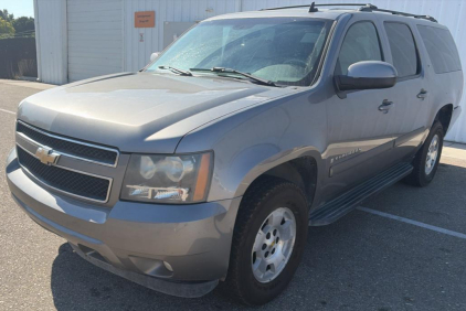 2008 CHEVROLET SUBURBAN - 4X4!