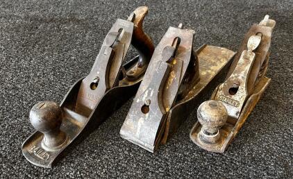 (3) Vintage Planes Includes a Stanley Bailey No. 5 and No. 6 Jack and Fore Planes, Cast Iron, Vintage, Made in USA (Location 3)