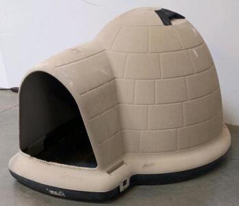 Petmate Indigo Igloo-Style Dog House, Suitable for Dogs 50-90 lbs