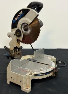 Delta Shopmaster 10" Compound Miter Saw, 15 Amp Motor, 5.75" x 2.375" Cutting Capacity