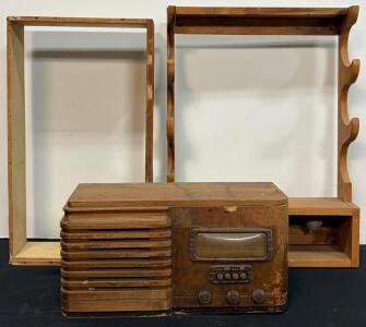 Coronado Tabletop Tube Radio c.1940 & Wood Gun Display