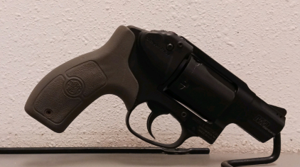 Smith & Wesson M&P Bodyguard .38 spcl Revolver --CVH0889 BG38-1