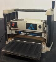 Delta ShopMaster Benchtop Thickness Planer, 12-1/2" Width, 2 HP, Model TP305/TP400LS - 3