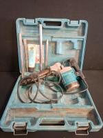 Makita HM1211B Electric Demolition Hammer, 2000 BPM, 120V, 1300W, Case & 4 Chisels, Japan, tested and powered on.