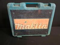 Makita HM1211B Electric Demolition Hammer, 2000 BPM, 120V, 1300W, Case & 4 Chisels, Japan, tested and powered on. - 5