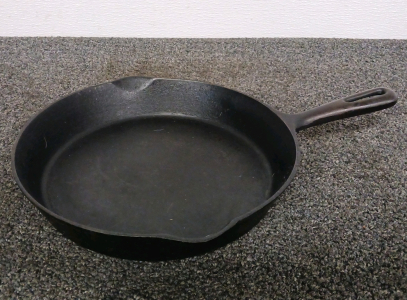 Smart's Brockville Cast-Iron Skillet "No. 9"