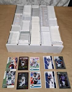 (1) Box Of 500+ Assorted 2005-2006 Football Trading Cards Including HOFs, Stars & Rookies
