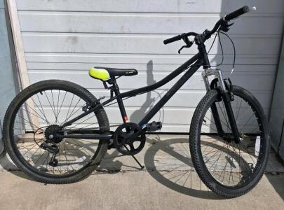 26" Youth Hardtail Mountain Bike, Front Suspension, 6-Speed, V-Brakes, Matte Black, Kickstand