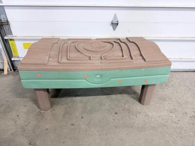 Step2 Naturally Playful Sandbox &ndash; 47" x 47" x 9.5", Holds 200 lbs Sand, Molded Lid, Four Seats