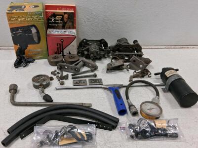 Power To Go Cordless Rechargeable Halogen Spotlight, Model P7886, Assorted Automotive Parts & Accessories (Doesn't Work)