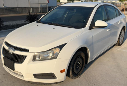 2013 CHEVROLET CRUZE - GOOD TIRES!