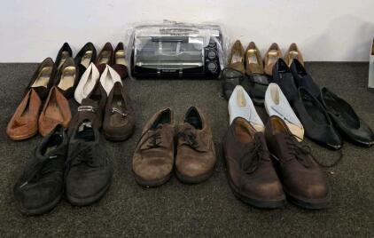 10 Pairs Vintage Women's & Men's Shoes (Mootsies Tootsies, Dr. Scholl&rsquo;s, J.G. Hook), And Black & Decker Toaster Oven (Tested)