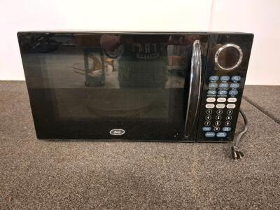 Oster microwave. Black 1000 watts microwave. Tested and powered on.