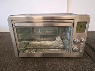 Emeril Lagasse Power AirFryer 360 Stainless Steel Convection Oven 1500W, Digital Controls . Powered on( ( shelf A)