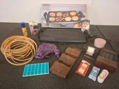 Presto Professional 22-inch Electric Griddle 1500W with Box,( powered on) Craft & Household Items Lot ( shelf k)