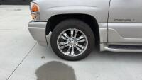 2004 GMC YUKON XL - ROOF RACKS! - 33