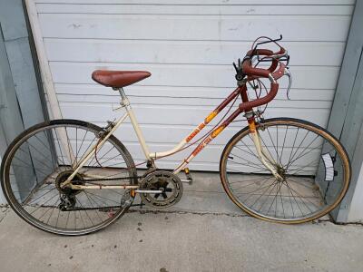 Huffy Super Six Vintage Road Bicycle, 10-Speed, 27" Wheels, Steel Frame