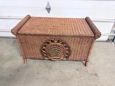 Wicker Storage Chest Bench, Rolled Arms, Medallion Design, 36"x17"x20", Brown