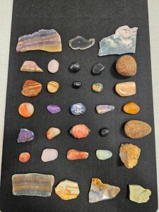 Assorted 30-Piece Gemstone Collection: Polished & Raw Fluorite, Amethyst, Agate, Jasper, Sodalite