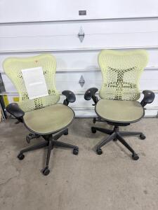 Herman Miller Mirra Ergonomic Chair, Green, Adjustable Arms, Mesh, Classic Design, 350 lb Capacity