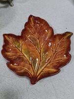 Large Kitchenware Lot &ndash; Leaf-Pattern Bowls, Flatware, Metalware, Glassware, Serving Utensils - 6