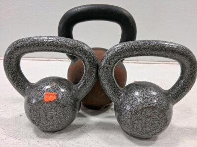 Set of Two 15 lb Cast Iron Kettlebells with Speckled Coating and Unmarked Weight