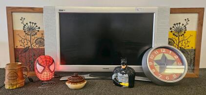 Magnavox 32MF605W/17 32" LCD HDTV, 1366x768 Resolution, 16:9 Aspect Ratio (tested, works), Batman figurine, Spiderman lamp (works), framed art, and more