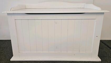 Laridae Enterprises Ltd. TR2211RWP White Wooden Storage Chest with Safety Hinges