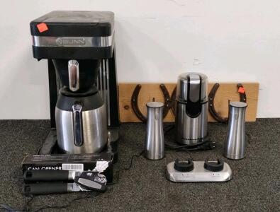 BUNN Coffee Maker, KitchenAid Grinder, Cuisinart Salt & Pepper Mills, Manual Can Openers Bundle (unable to test coffee maker, grinder powers on, salt/pepper unable to test)
