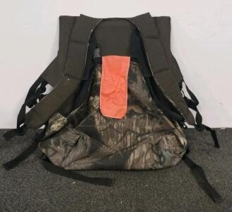 Perky-Pet Fly-Through Bird Feeder & Bazuka 25L Camo Hunting Backpack/Seat Combo