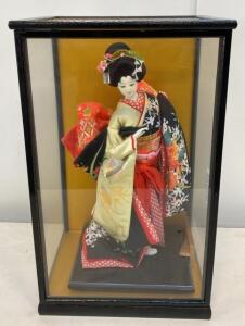 Japanese Geisha Doll in Glass Case, Silk Kimono, Signed Plaque, 16" Display, Japan 21x10x12&rdquo;