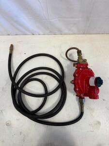 Fisher R622H-JGJ LP-Gas Regulator, 8&ndash;12 PSI, 7/32" Orifice, 250 PSI Max, With Hose