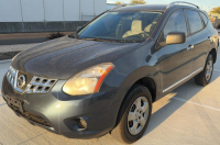 2015 NISSAN ROGUE - 4X4!