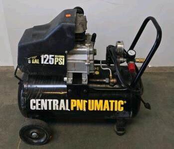 Central Pneumatic 8 Gal 125 PSI Air Compressor, 2 HP, 4.5 CFM @ 90 PSI, Portable, SN 372131818