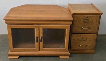 Corner Oak TV Stand, Glass Double Doors, 36"x20"x26", Fits Up to 40" TV, 1980s-90s